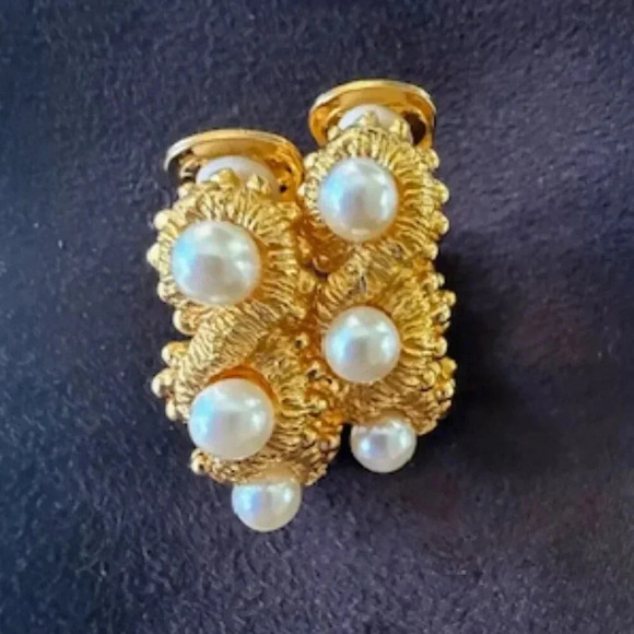 natori clip on earrings - Picture 2 of 5